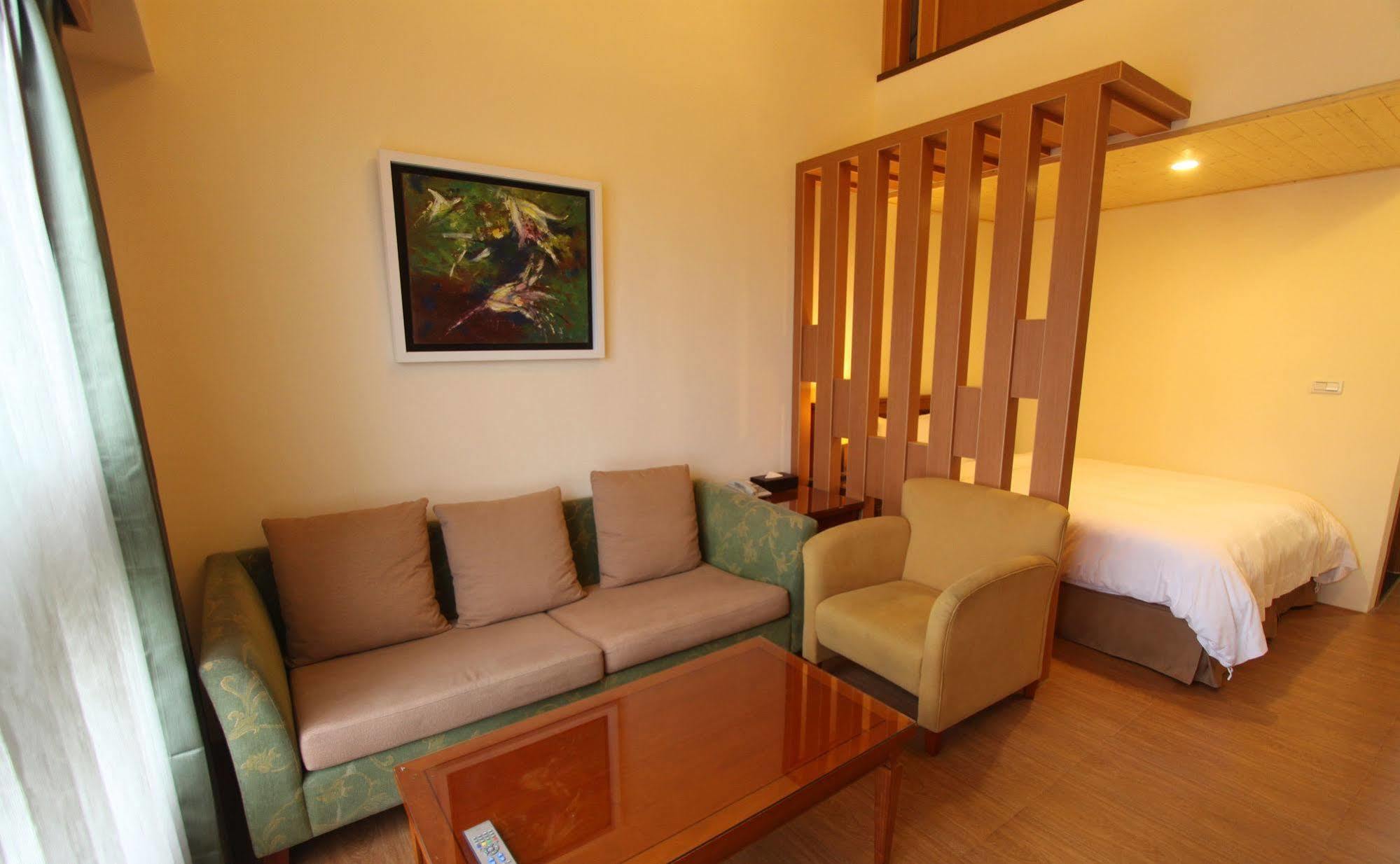 Hotel Lohas Hualien City Exterior photo
